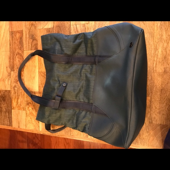 Lululemon tote - Picture 3 of 4